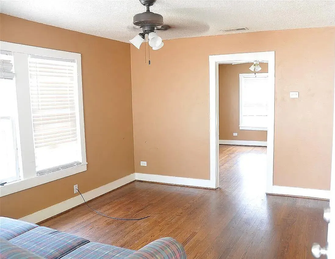 1523 S Robertson Ave — Photo 4