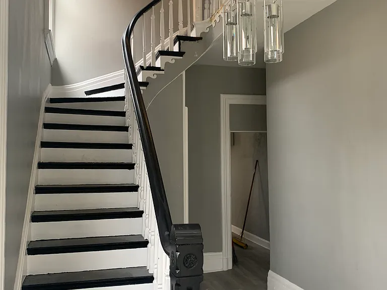 1812 Kinney Ave — Photo 2