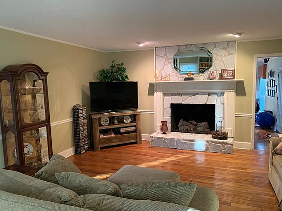 3rd image of 307 Briarwood Dr