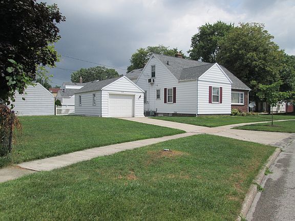 Large side yard