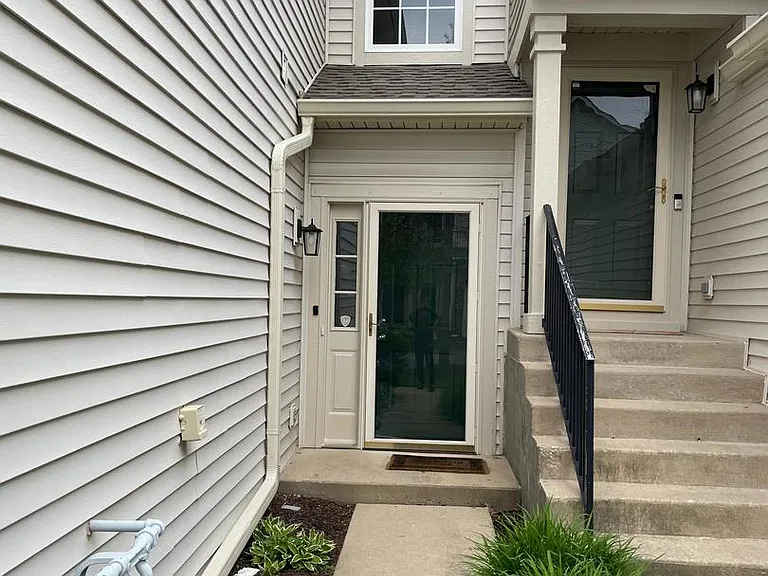 2277 Stoughton Dr — Photo 2