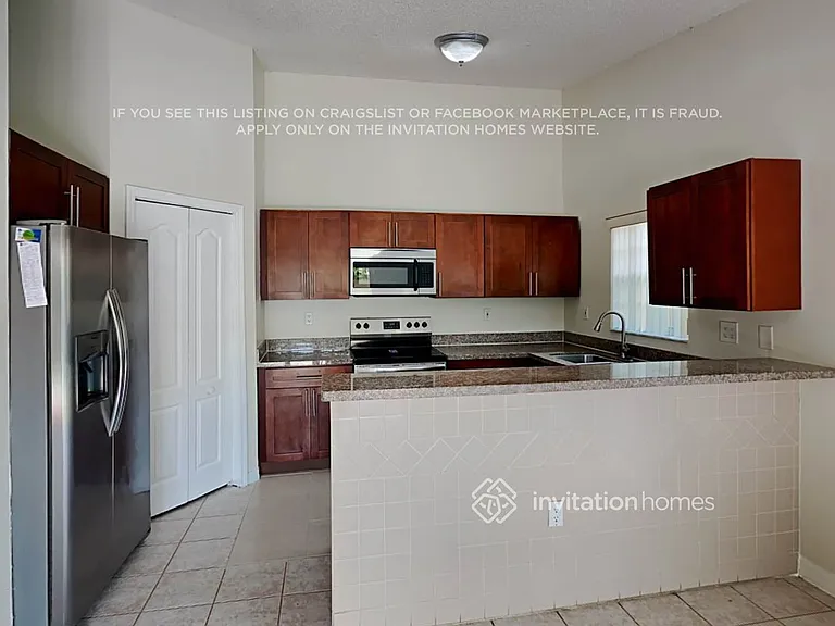 957 NW 128th Pl — Photo 5