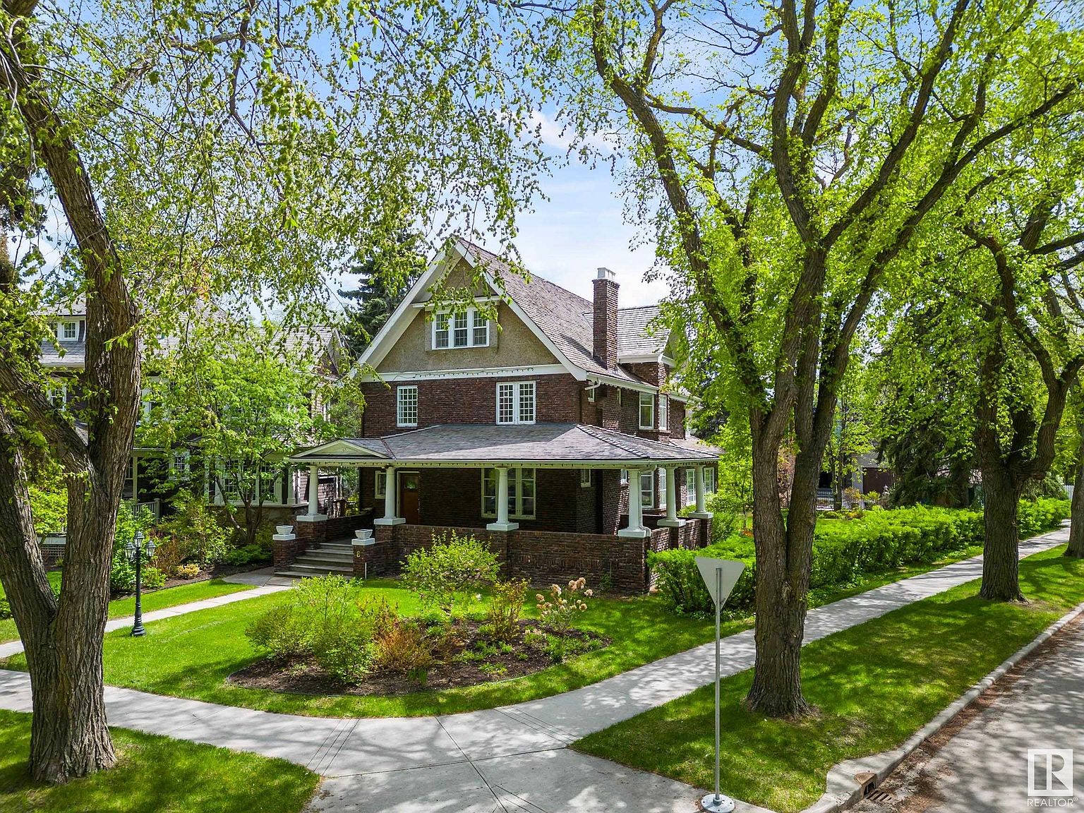 8 Alexander Cir NW, Edmonton, AB T5N 1Z6 MLS E4378013 Zillow