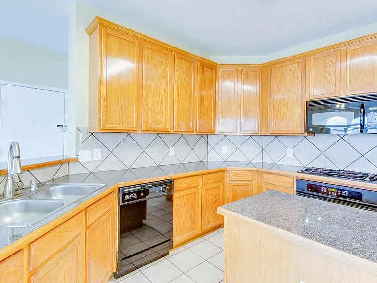 409 Knoll Park Ct — Photo 7