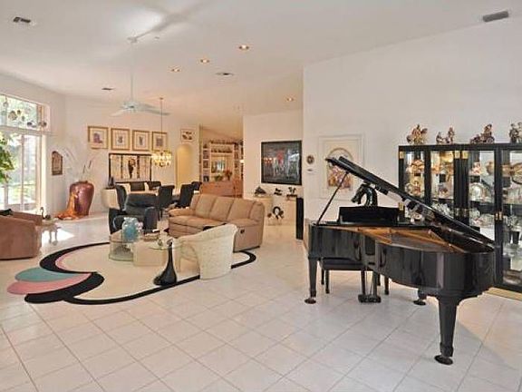 3rd image of 1338 Ginger Cir