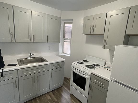 3rd image of 725 11th Ave #4C