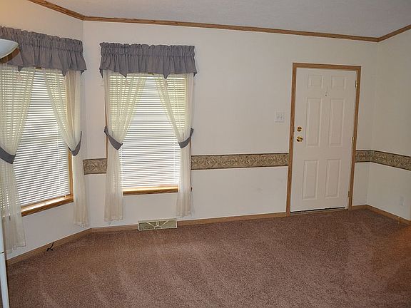 3rd image of 125 Rosewood Ave