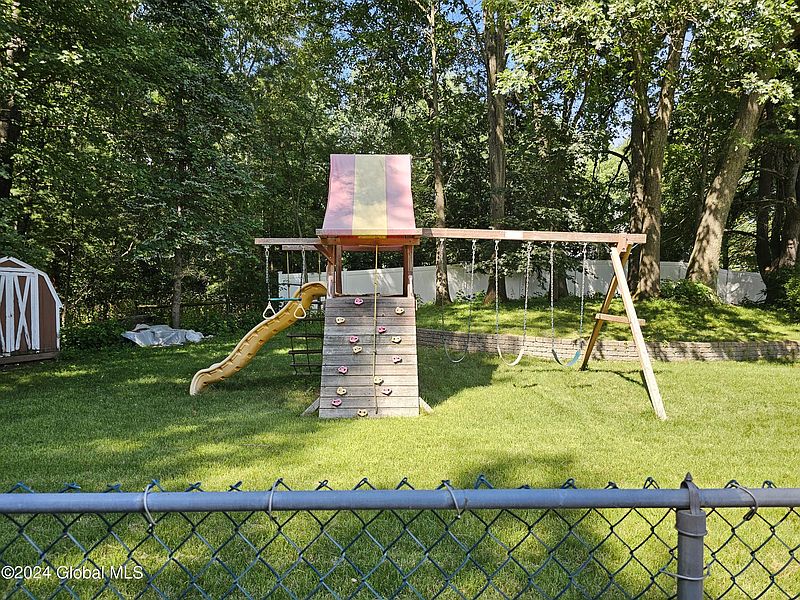 4th image of 28 Jones Road