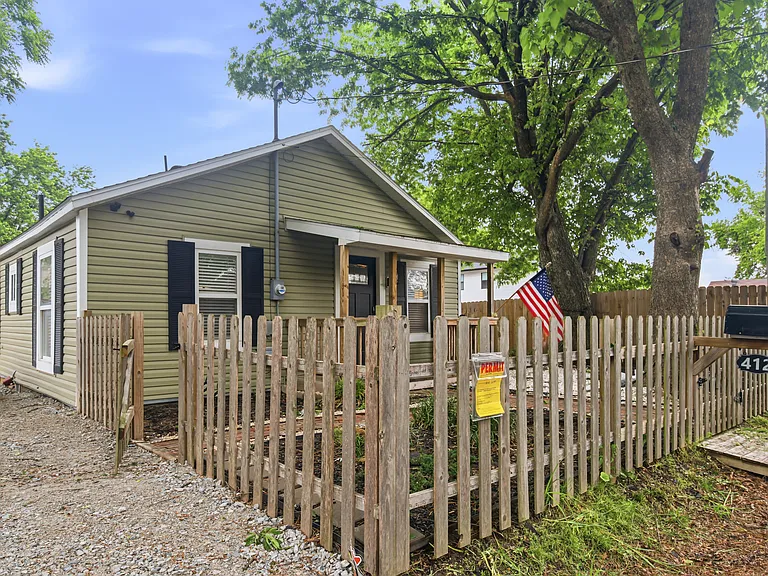 412 Charles Ave — Photo 15