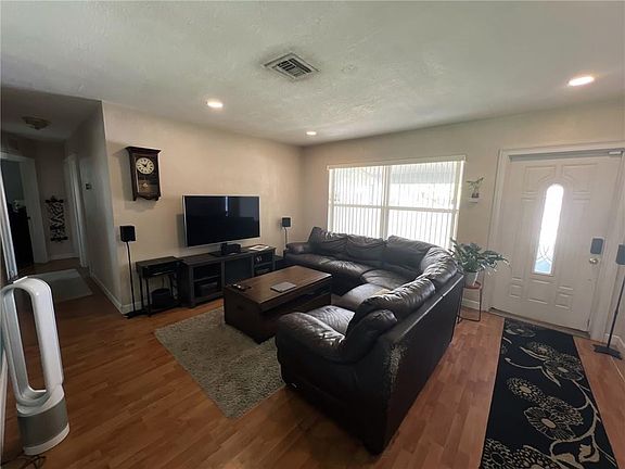 4th image of 1800 SW 64th Avenue