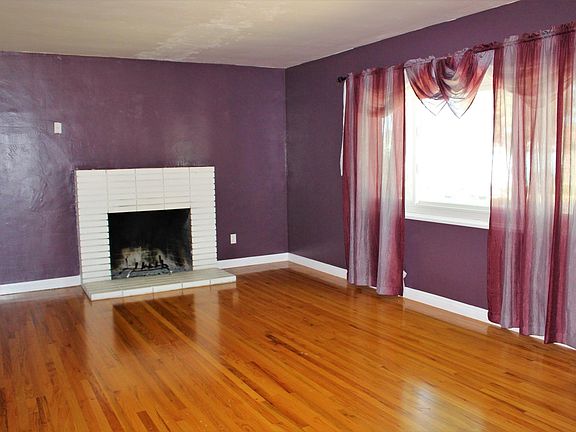 3rd image of 1140 Lorna Ave
