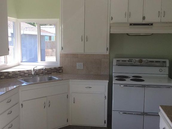 4th image of 5060 E Olive Ave