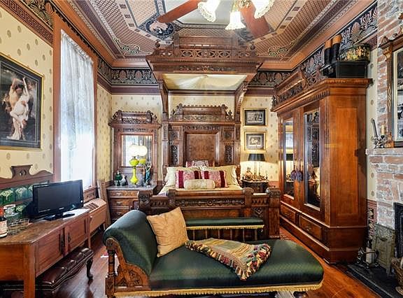 2nd image of 921 Chartres St APT 22