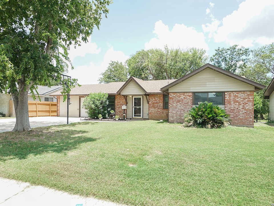 1st image of 221 MEADOW LN