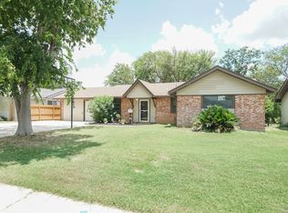 221 Meadow Ln, Schertz, TX 78154