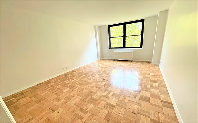 Rented by Manhattan Realty Group | media 14