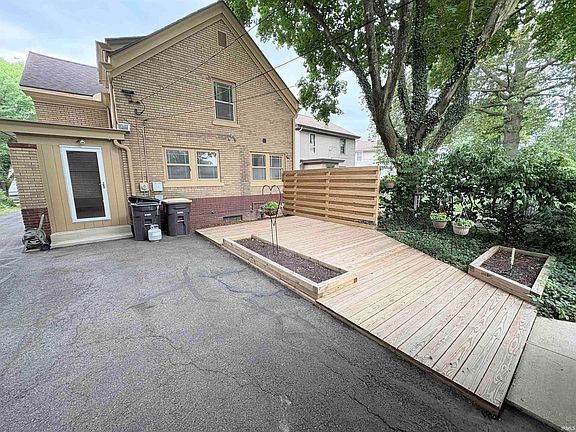 3rd image of 226 N Seminole Cir