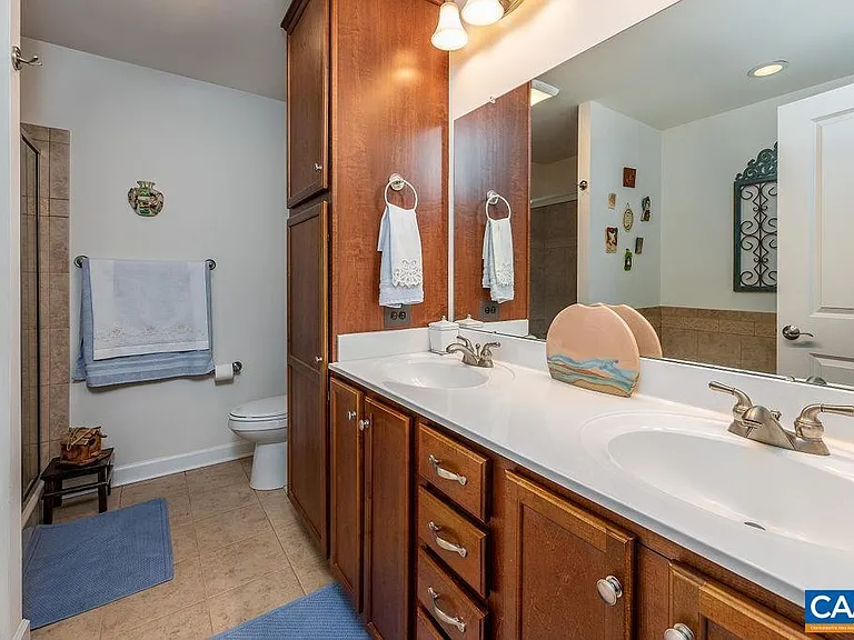 2427 Winthrop Dr — Photo 10