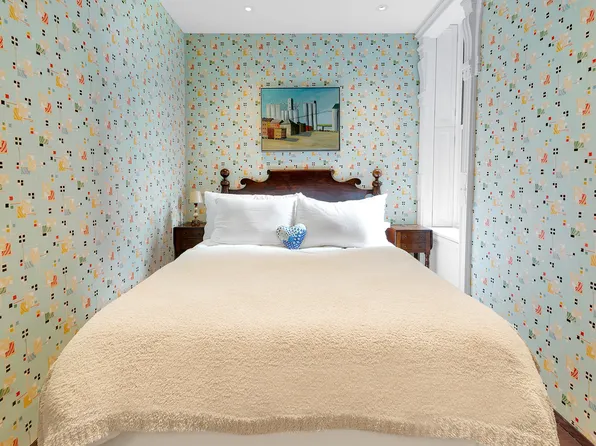 34 Gramercy Park East image 16 of 19