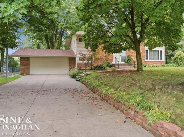 1545 Clinton Ave, Saint Clair, MI 48079