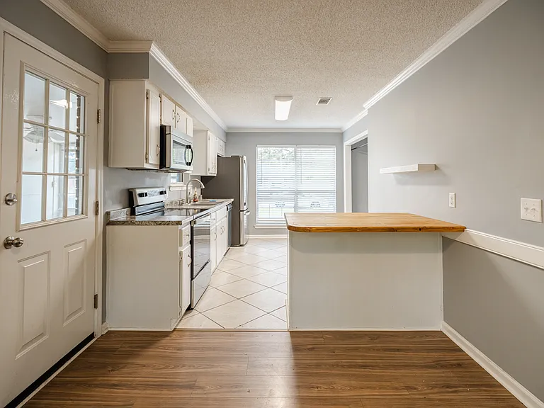 65 Angie St — Photo 9