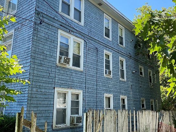 2nd image of 41 Carroll St
