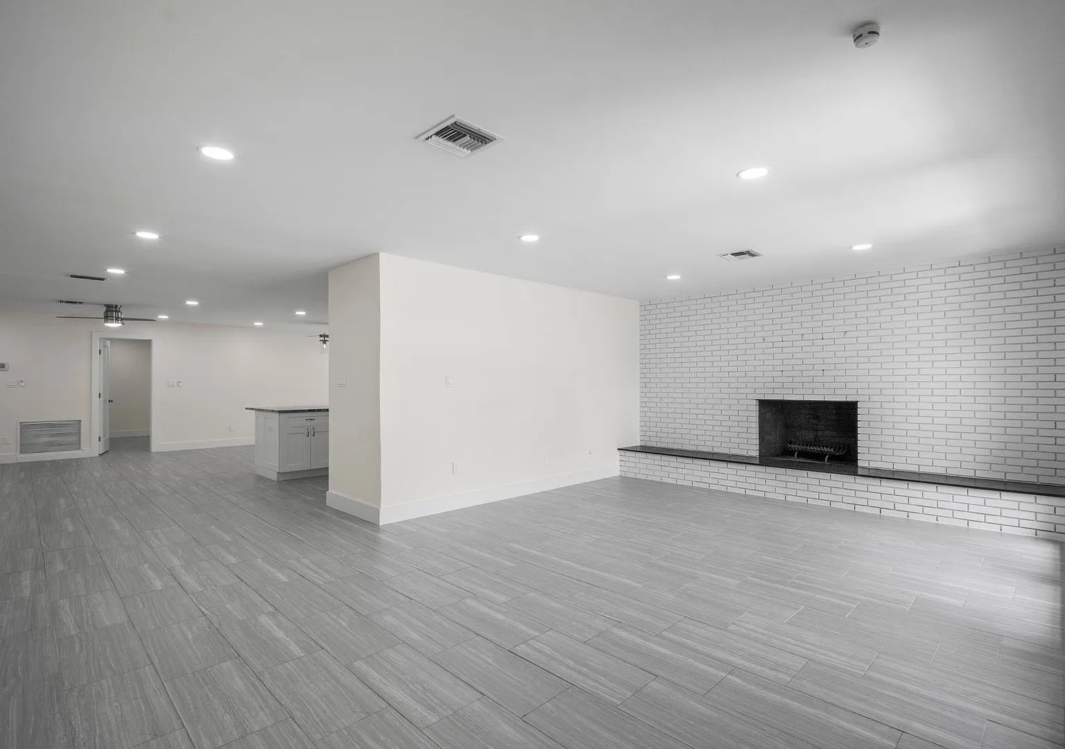 Annual Rental - Pool Home in The Moorings! — Photo 3