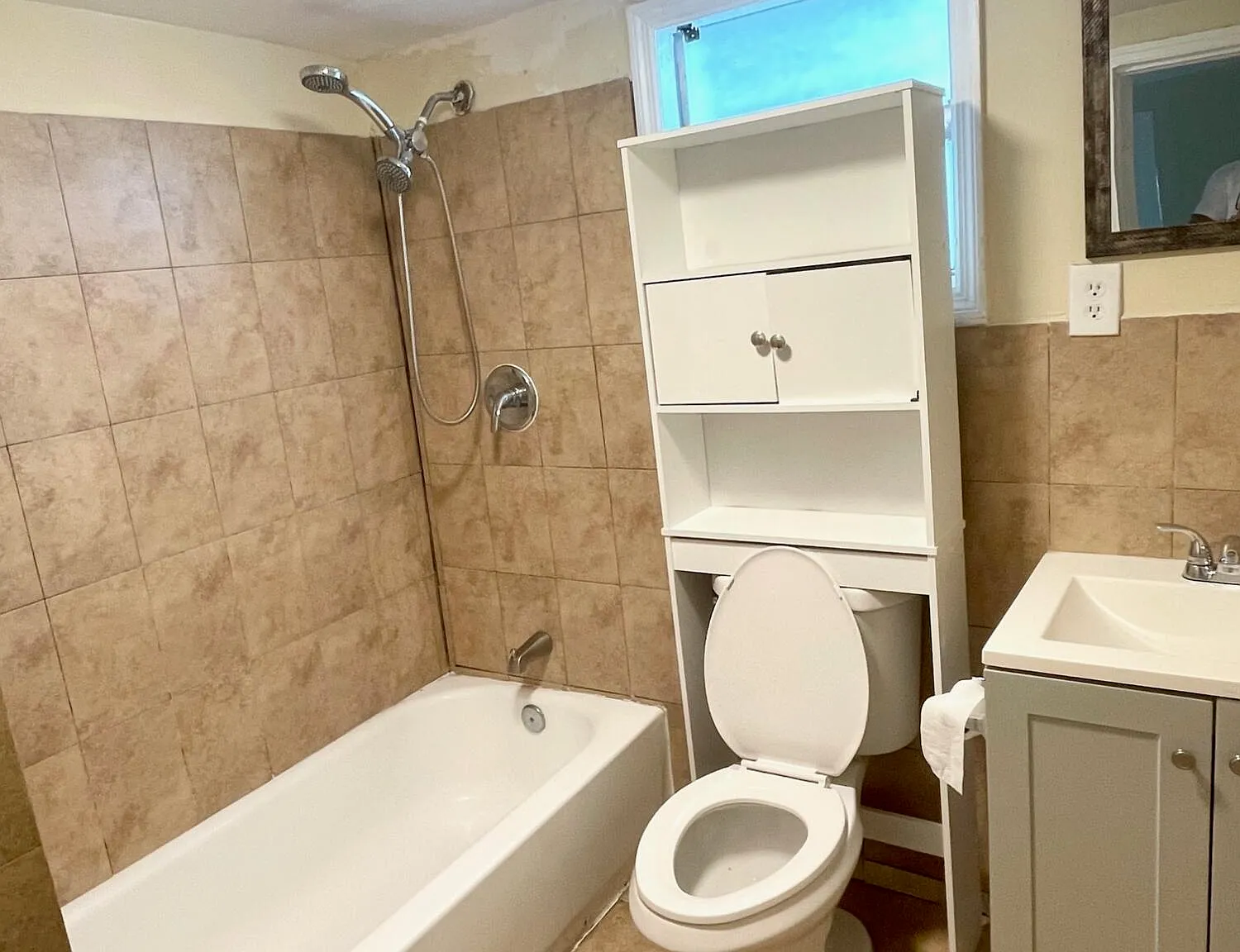 1 bed, 1.0 bath, 1222 sqft, $1,400 — Photo 3