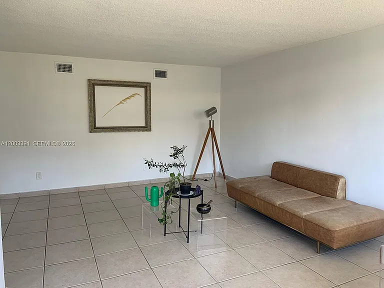360 Meridian Ave #4C — Photo 4