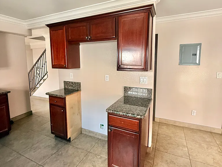 1343 E Adams Blvd — Photo 7