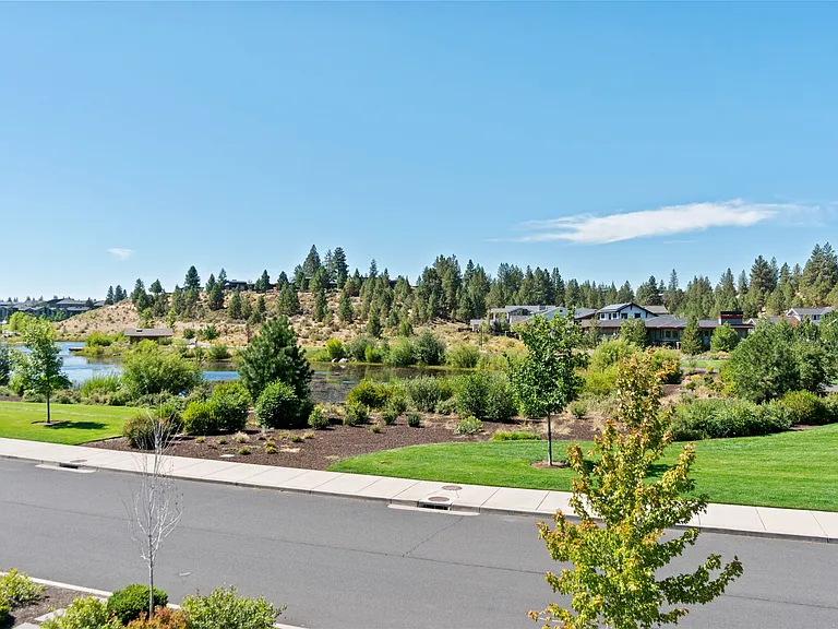 1496 NW Discovery Park Dr — Photo 9