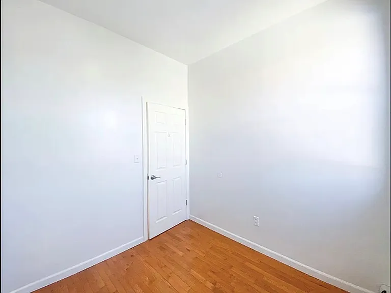 235 Starr St #2R — Photo 9
