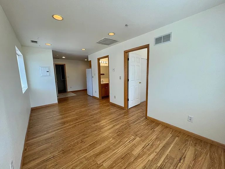 816 S College Ave — Photo 7
