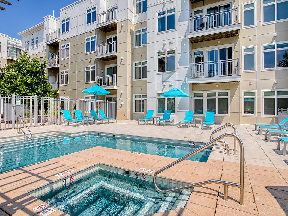After a busy day the jacuzzi is a perfect place to relax.