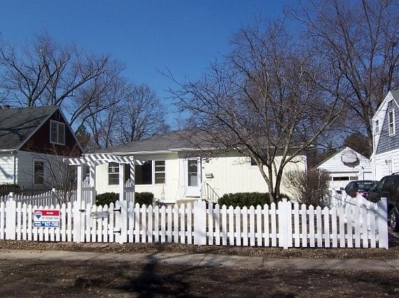 1st image of 220 Burton St