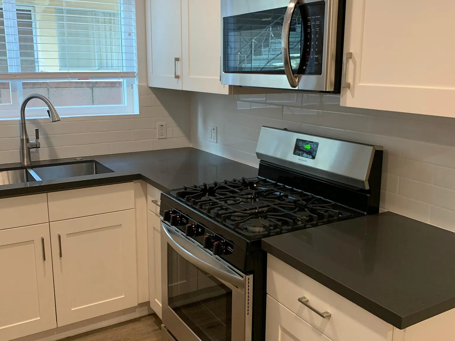 1516 Colby Ave — Photo 4
