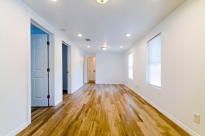1st image of 804 N Willow Ave
