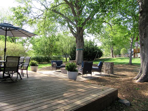 Relax on a Back Deck & Patio