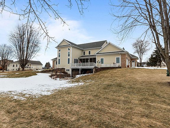 4th image of 632 Cambridge Dr