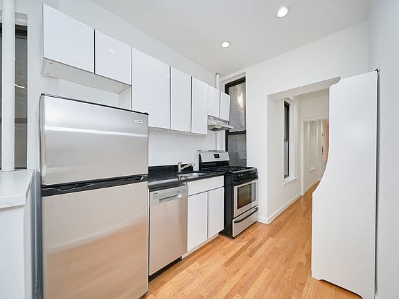 4th image of 142 Sullivan St #15AB