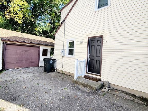 4th image of 702 Allenwood Ct