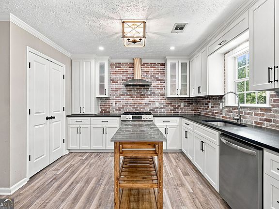 4th image of 15 Stonewood Way