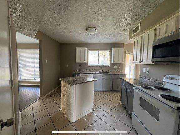 4th image of 713 Kipling Dr