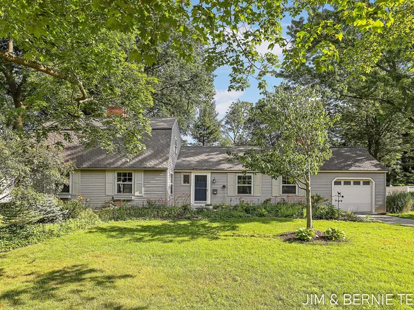131 E 31st St, Holland, MI 49423