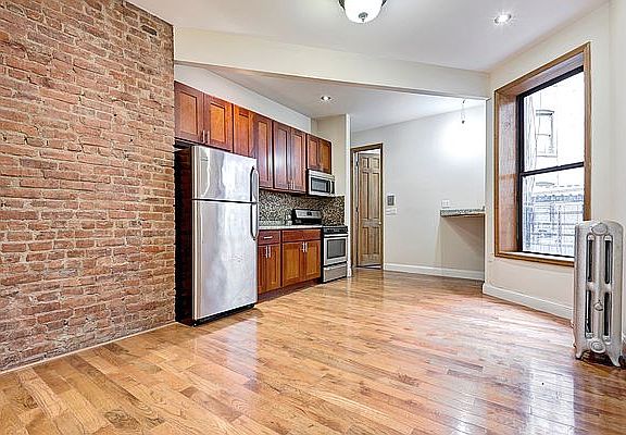 4th image of 70 Pinehurst Ave #5A