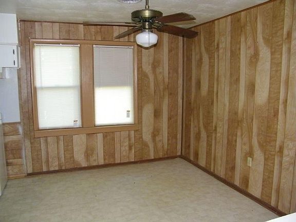 Kitchen Eating Area