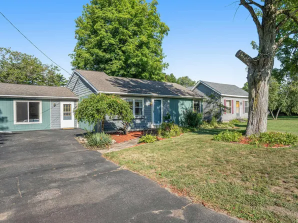 3577 Center St, Ravenna, MI 49451