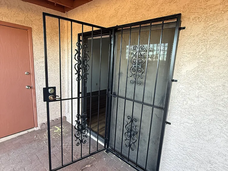 1949 N Swan Rd #19 — Photo 35
