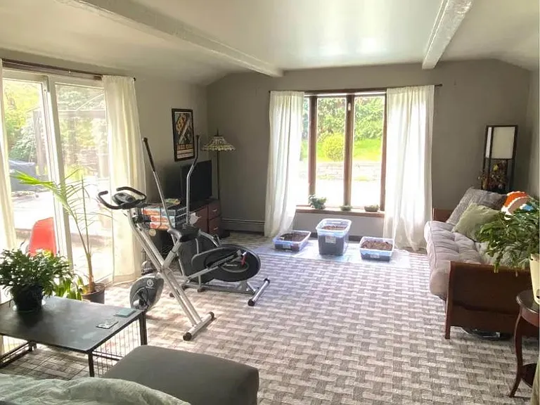 17 Lennox Dr — Photo 4