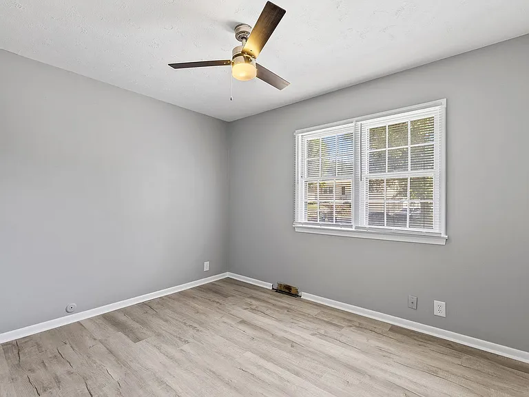 5508 S 122nd St — Photo 13